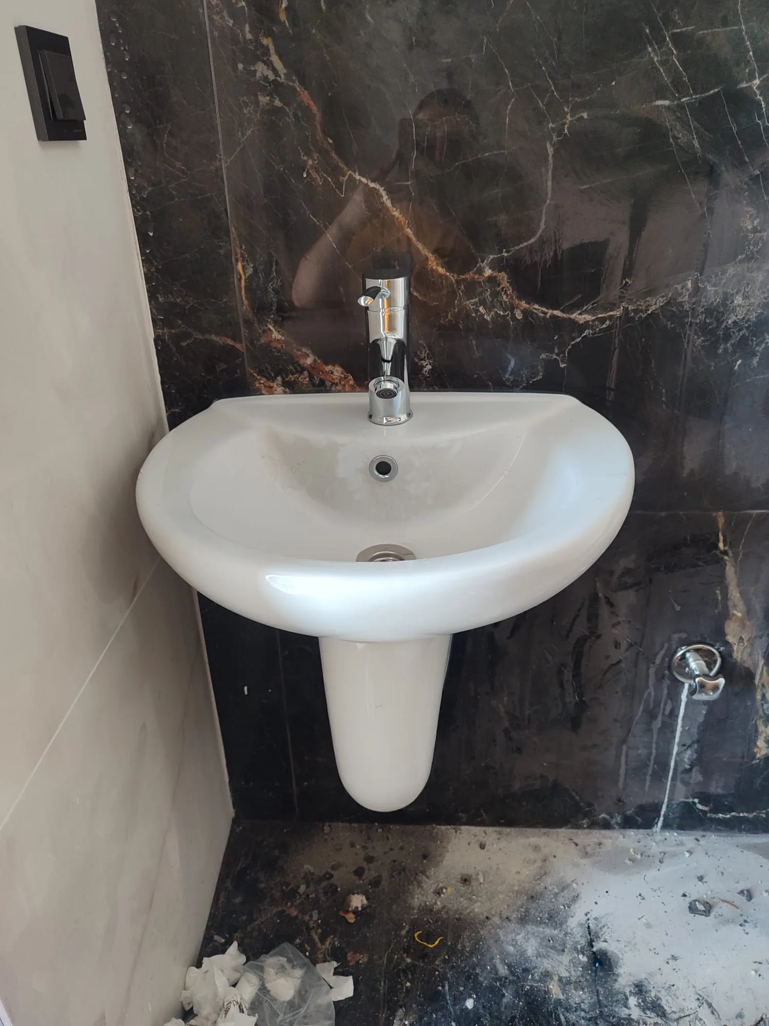 Askılı Lavabolu Banyo Dolabı