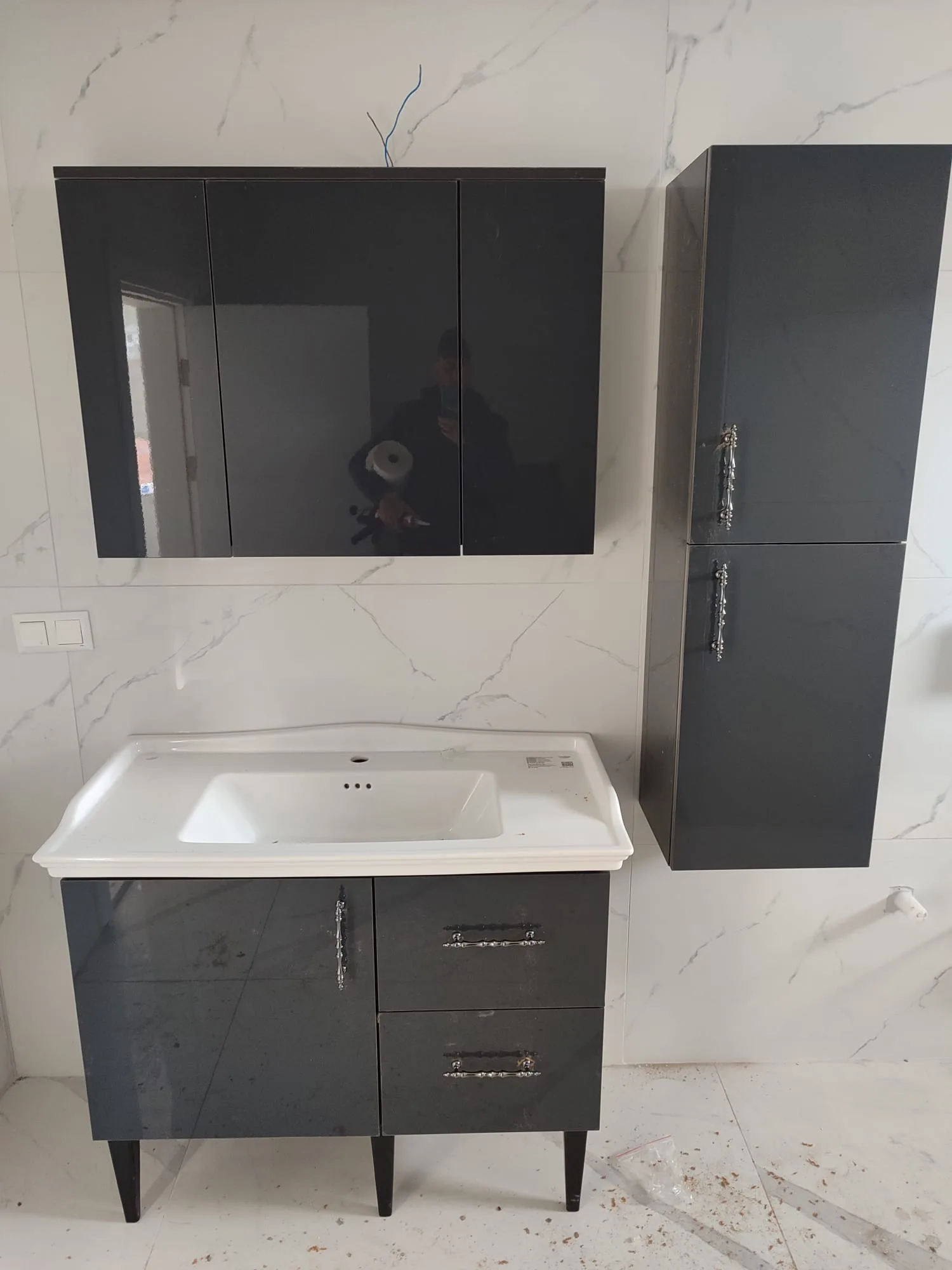 Kulpsuz Banyo Dolabı ve Aynalı Dolap